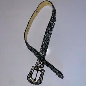 Woman’s Ariat bling belt